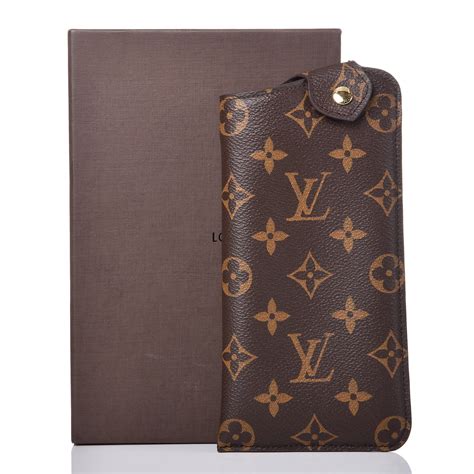 louis vuitton sunglass pouch.